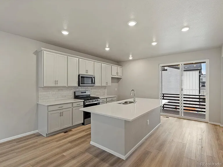 2343 Shoshone Pl — Photo 3