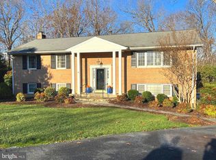 1700 Hunts End Ct, Vienna, VA 22182