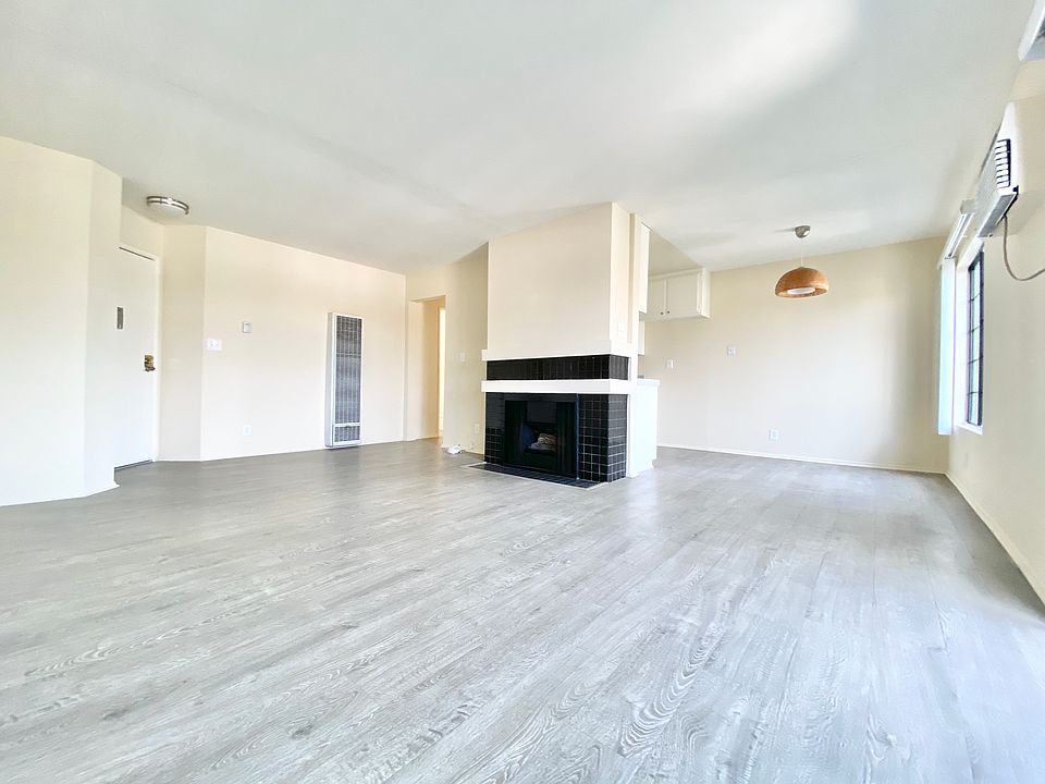 1st image of 3500 Mentone Ave APT 103