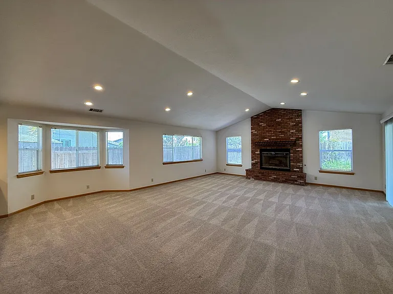 1470 Mercer Ct — Photo 13