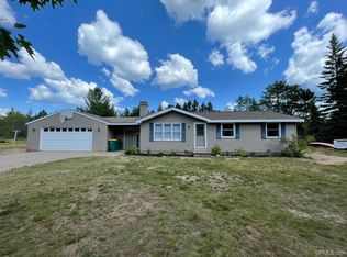 327 Kawbawgam Rd, Marquette, MI 49855