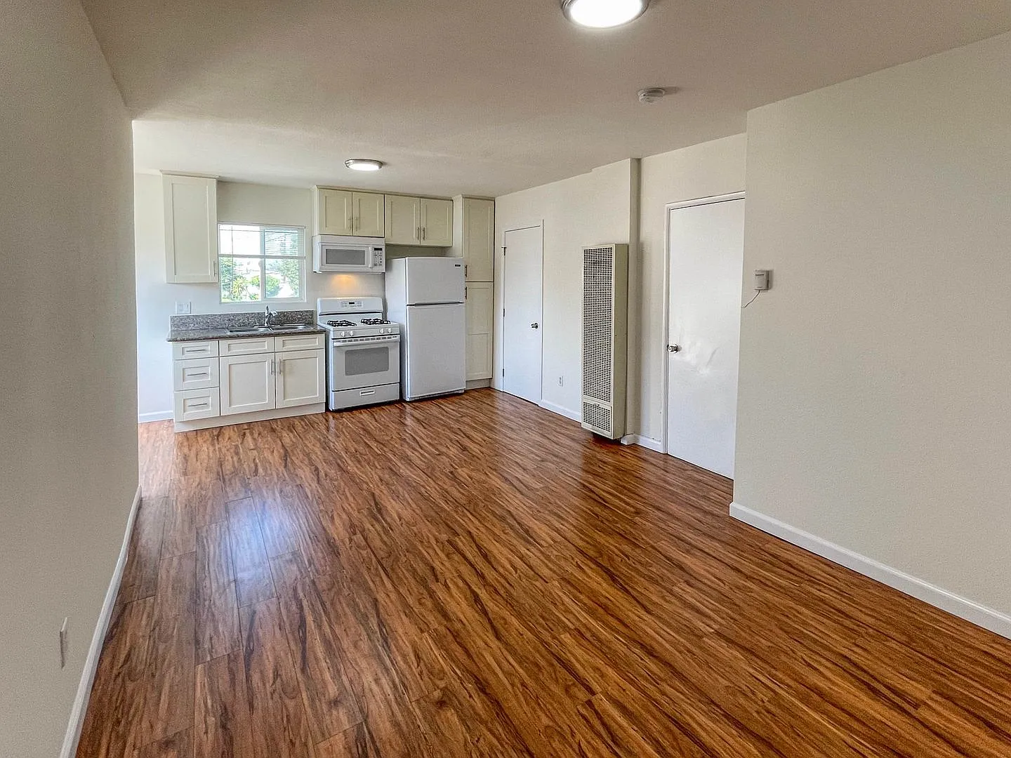 Upper 2BD/1BA - Near SoFi Stadium! — Photo 2