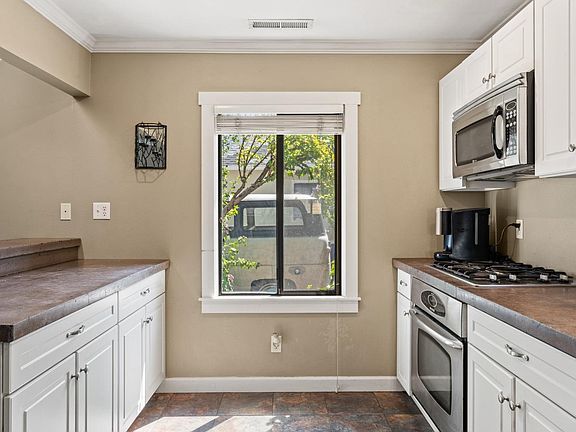 3rd image of 219 W Gobbi Street