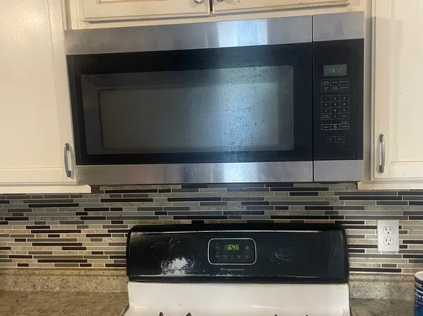 10521 W Donna Dr, Milwaukee, WI 53224