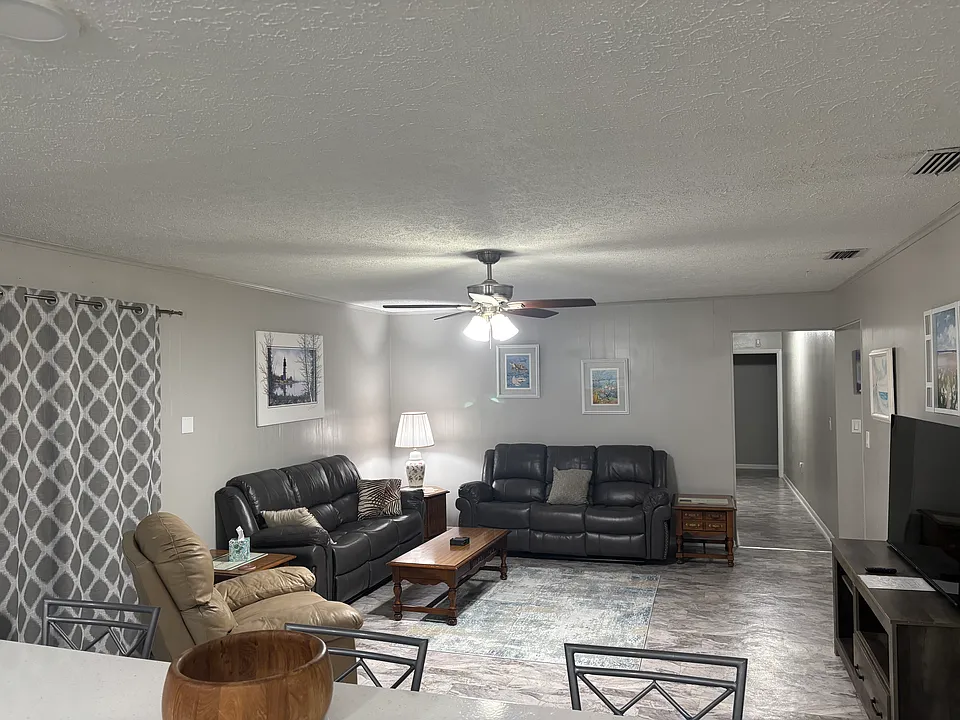 11717 Douglas Ln