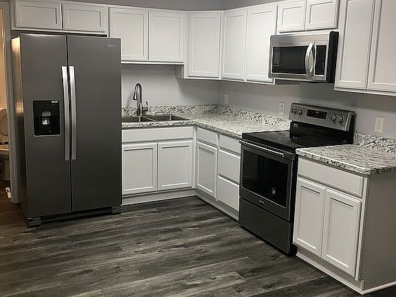 4th image of 212 Woodfield Dr
