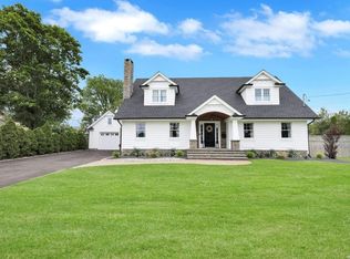41 Washington St, Sayville, NY 11782