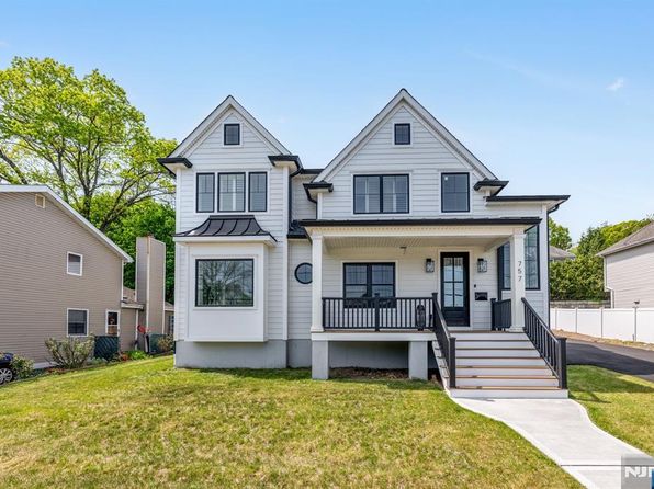 757 Center Ave, River Edge, NJ 07661