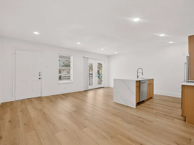 4927 Reiger Ave #204 — Photo 4