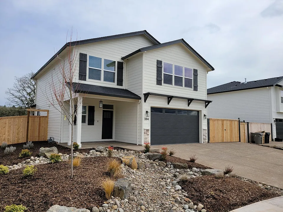 394 NW Coast Mountain Dr