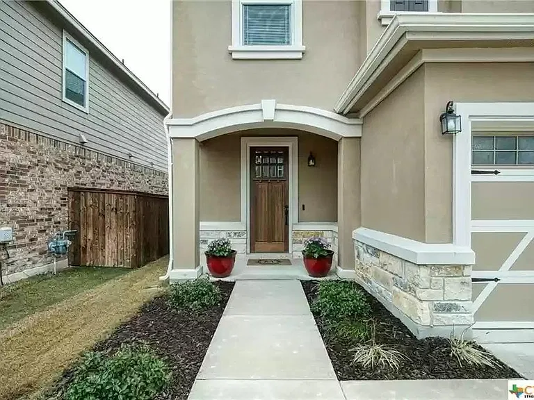 220 Danablu Dr — Photo 2