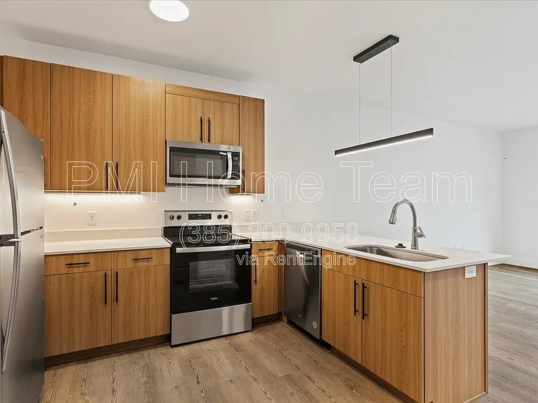 3378 Washington Blvd #202 — Photo 3