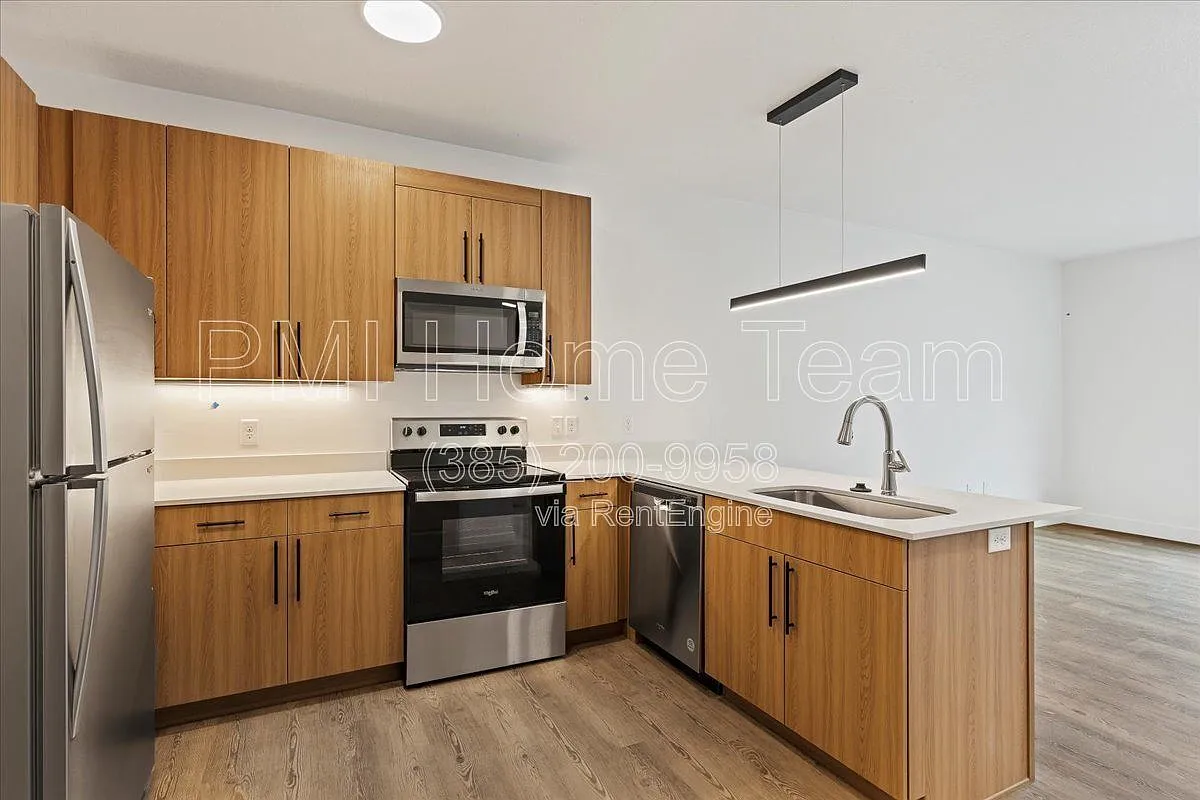 Building Photo - 3378 Washington Blvd #108