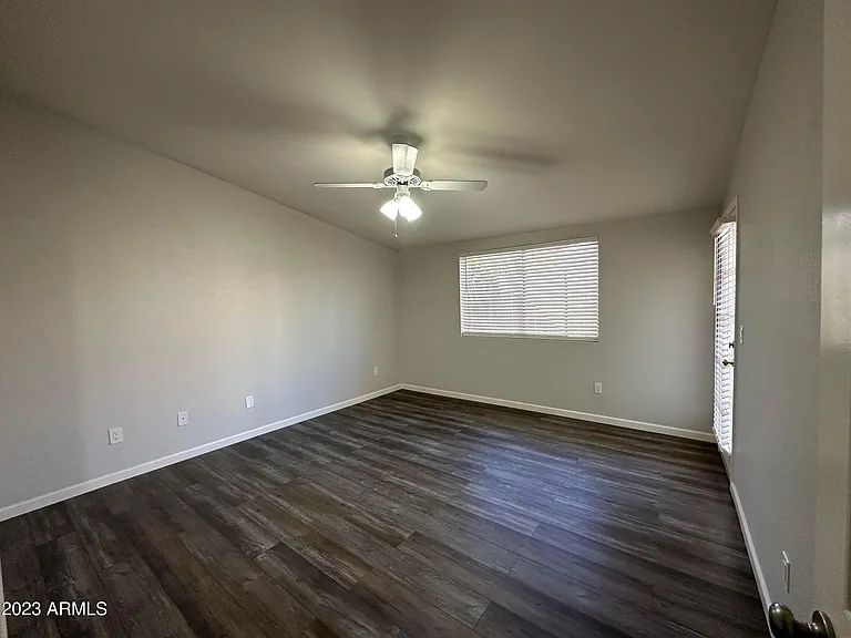 314 E Hartford Ave — Photo 14