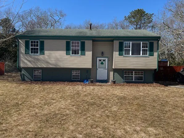 72 Mayflower Ln, Wareham, MA 02571