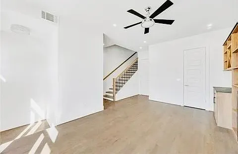 223 16th St #8 — Photo 10