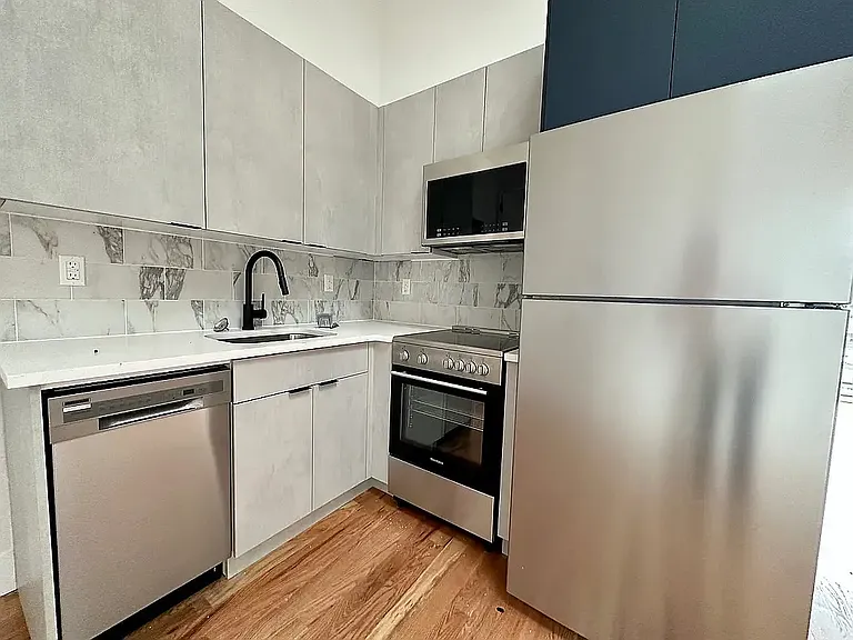 959 Metropolitan Ave #3B — Photo 27