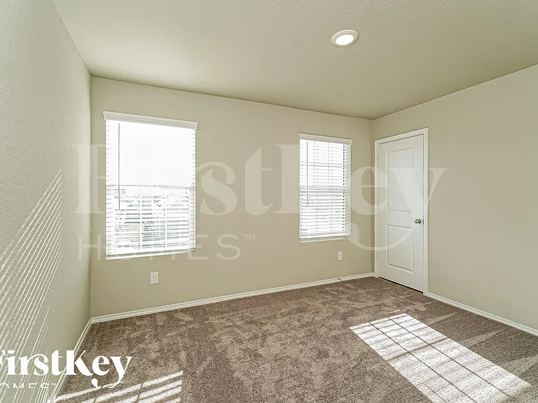 10707 Prusiner Dr — Photo 14