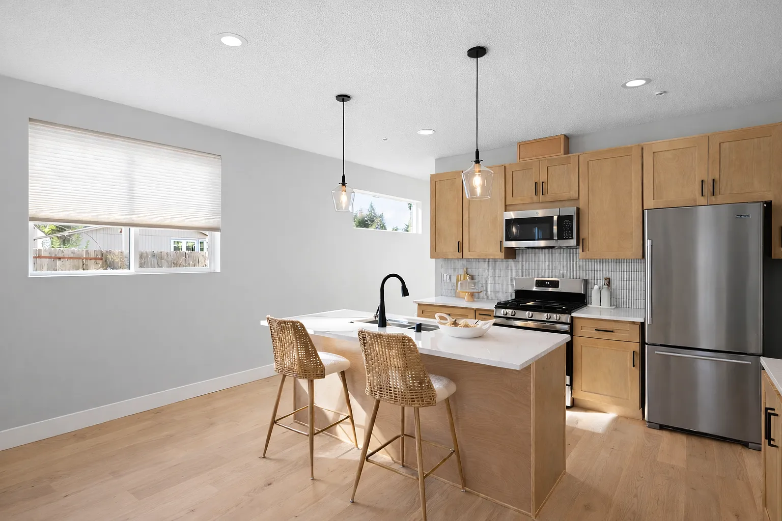 4 bed, 2.5 bath, 1888 sqft, $1,100 — Photo 3