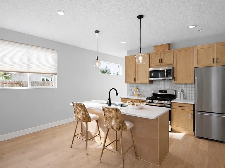5505 NE 43rd Ct — Photo 3