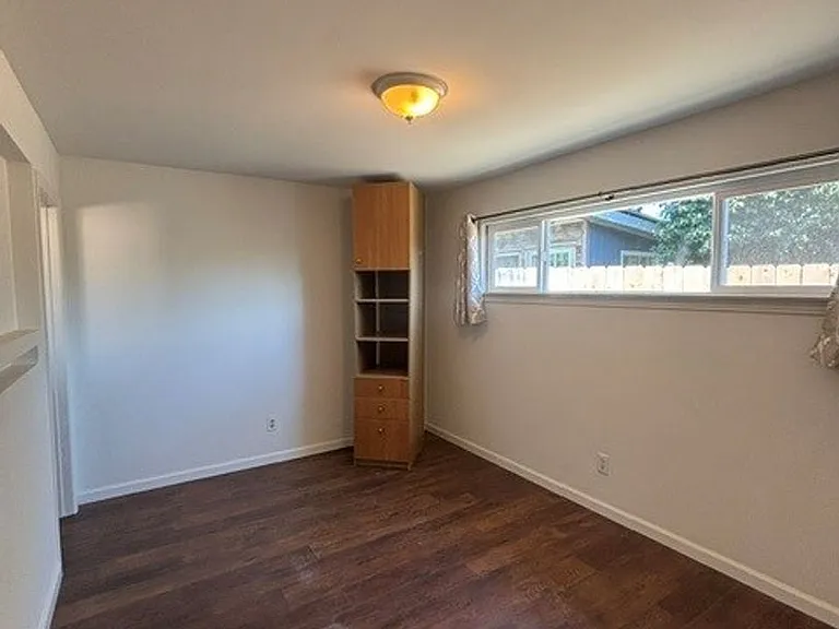1201 Russ Ct — Photo 8