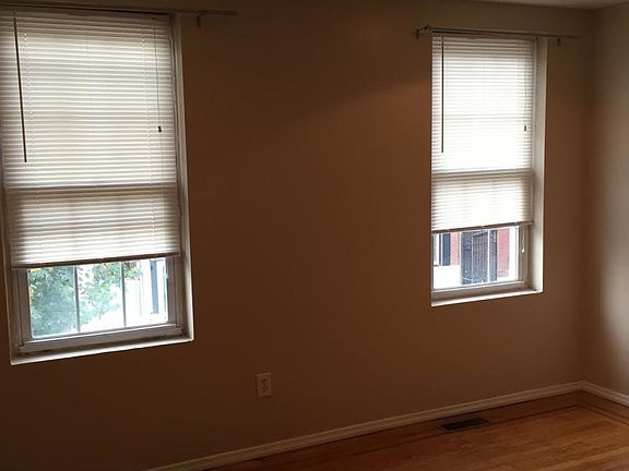 3rd image of 1115 E Columbia Ave
