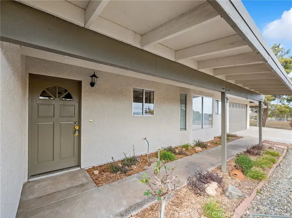 7024 Outpost Rd, Oak Hills, CA 92344