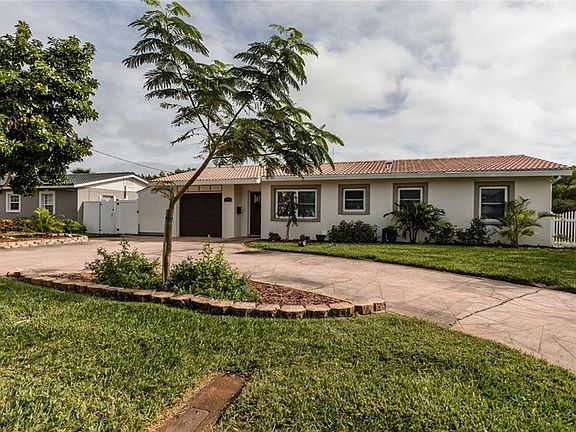 3rd image of 9045 Sun Isle Dr NE