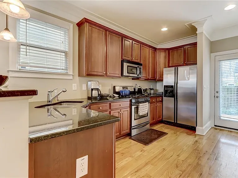 345 Chastain St SE — Photo 9