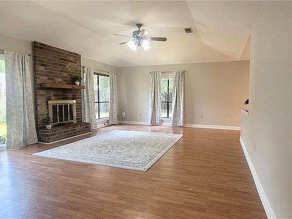 3rd image of 704 S Lake Caddo Ct