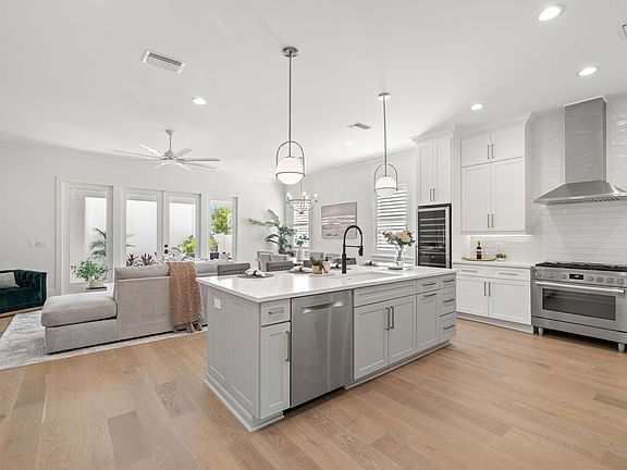 4th image of 510 S Melville Ave