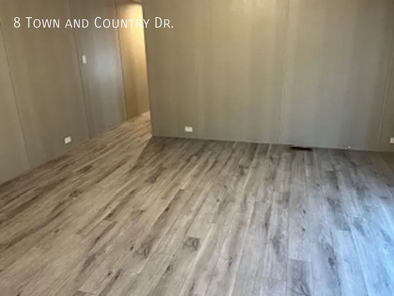 8 Town And Country Dr — Photo 8