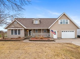 6806 McIntire Rd, Muscatine, IA 52761