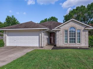 2800 Bexar Grass Dr, Bryan, TX 77802