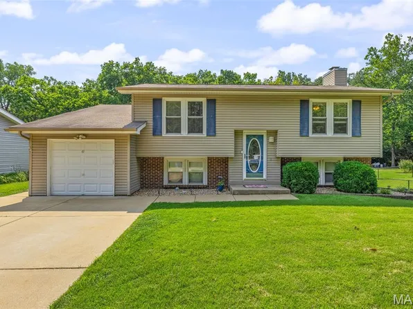 43 Oak Forest Dr, Saint Peters, MO 63376