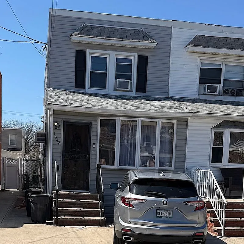 1342 E 56th St #1 photo 1