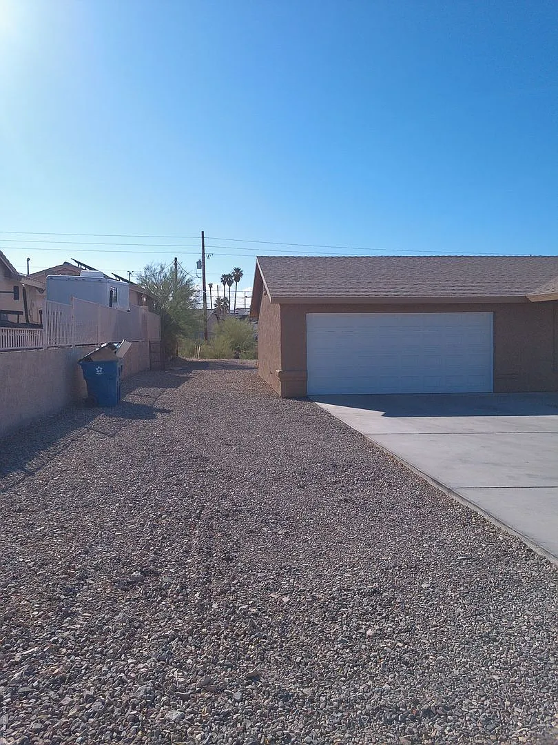 Charming Newly Renovated 2 bed/2 Bath Rental Long Term — Photo 2