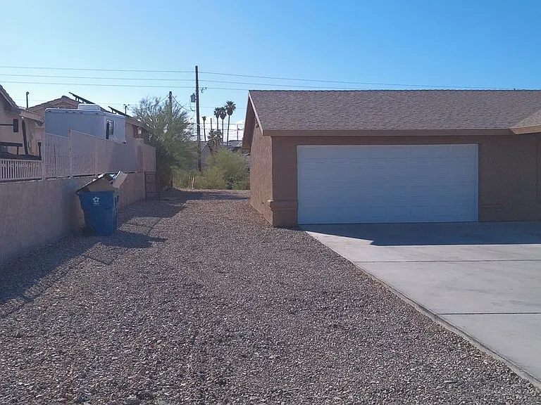 3128 Jamaica Blvd S — Photo 2