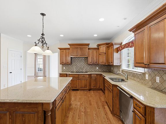 4th image of 1080 Remington Rd