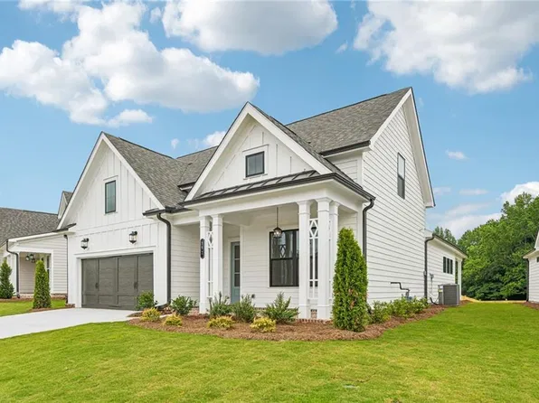 81 High Point Dr, Hoschton, GA 30548