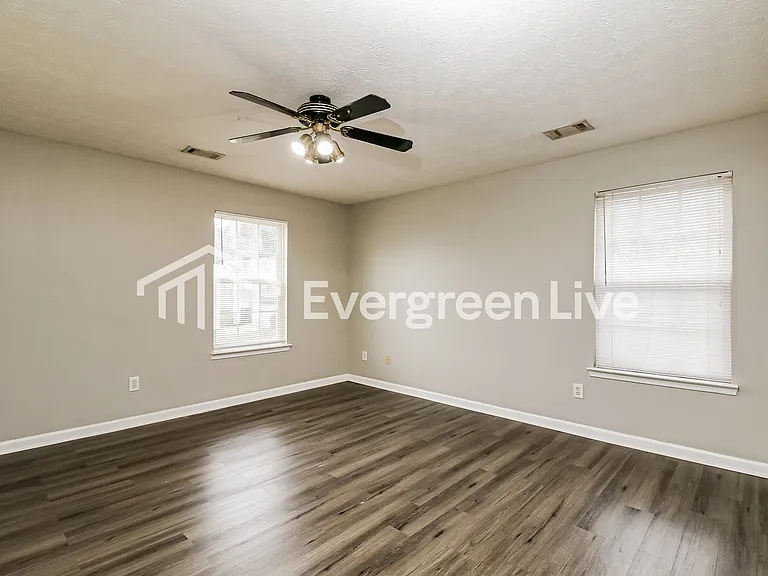 395 Lakeside Cir — Photo 8