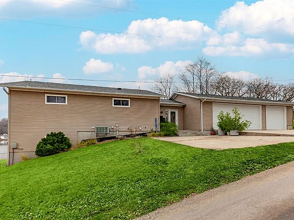 3rd image of 8104 Lakeshore Dr