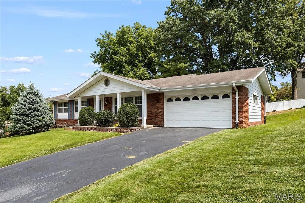4 bed, 3.0 bath, 1488 sqft, $3,200 — Photo 2