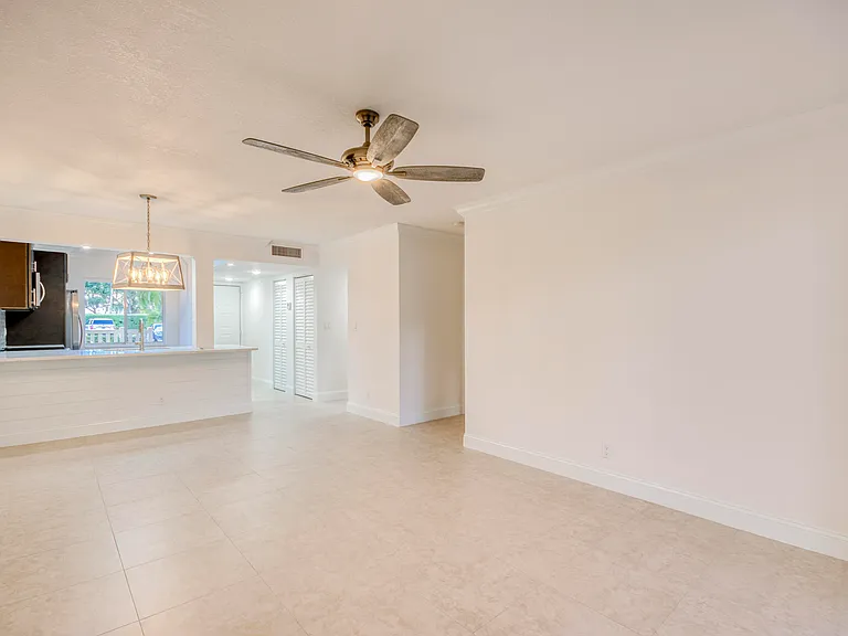 6865 Huntington Ln #105 — Photo 5