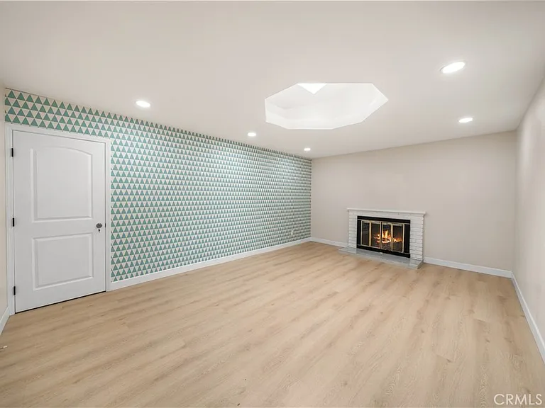 912 W Hill Ave — Photo 6
