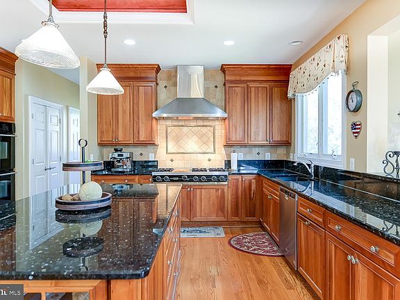 5th image of 4365 Knob Hill Ct