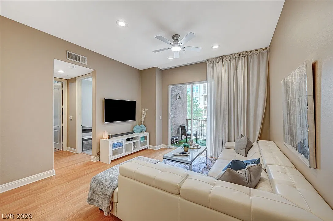 2 bed, 2.0 bath, 1086 sqft, $1,900 — Photo 4