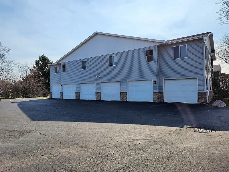 2 bed, 1.5 bath, 1050 sqft — Photo 3