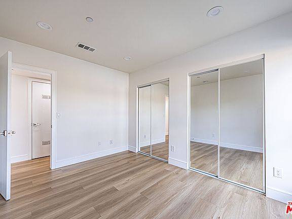 4th image of 2055 1/2 S Garth Ave #2055