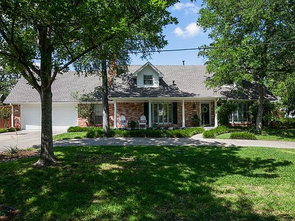 2nd image of 107 Oaktree Dr